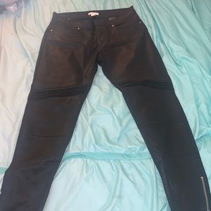 Shiny black denim jeans